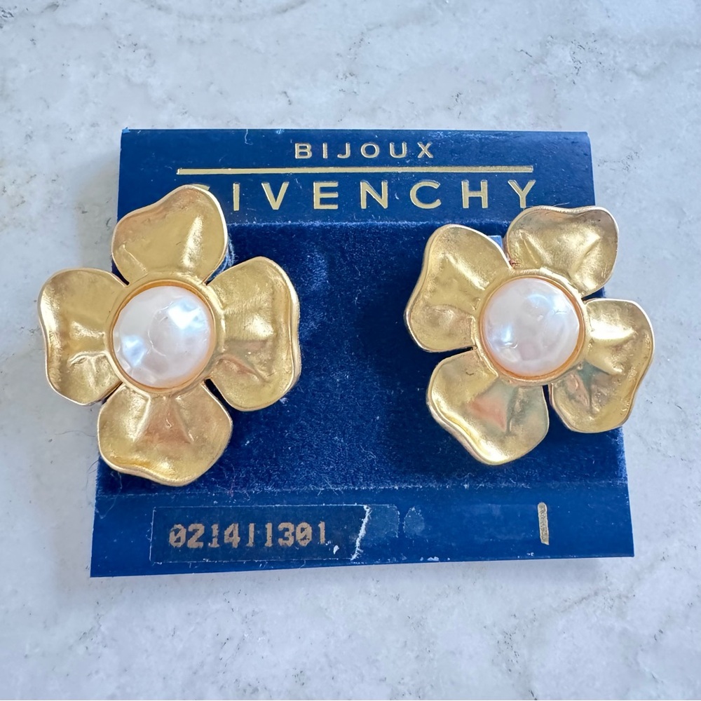 Givenchy Gold Dogwood Blossom Flowe Pearl Earrings vintage never worn